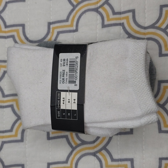 🎉 $5 CLEAR OUT: Max + Jake 4-Pack Kids Socks - Picture 3 of 4